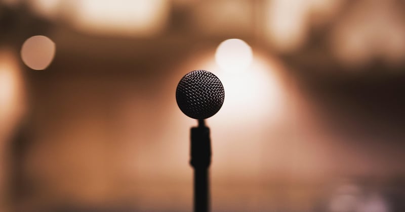 Alexa, Google Assistant ou Siri : quel assistant vocal choisir ? Le comparatif qui tranche